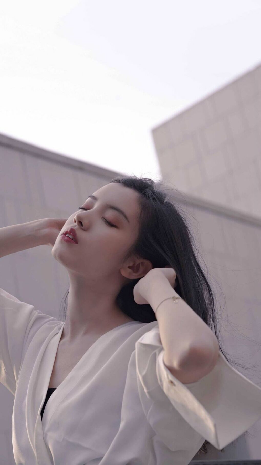 开云下载-绿茵场上的双重奏，AC米兰连捷扬威南非，莱万里程碑照耀足坛史册